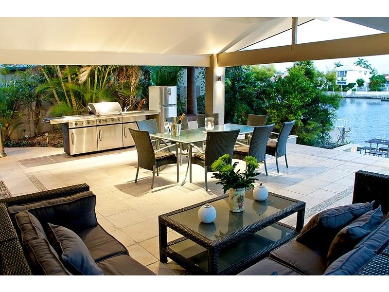 135 Pebble Beach Drive, Runaway Bay QLD 4216