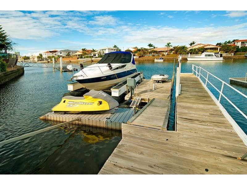 135 Pebble Beach Drive, Runaway Bay QLD 4216