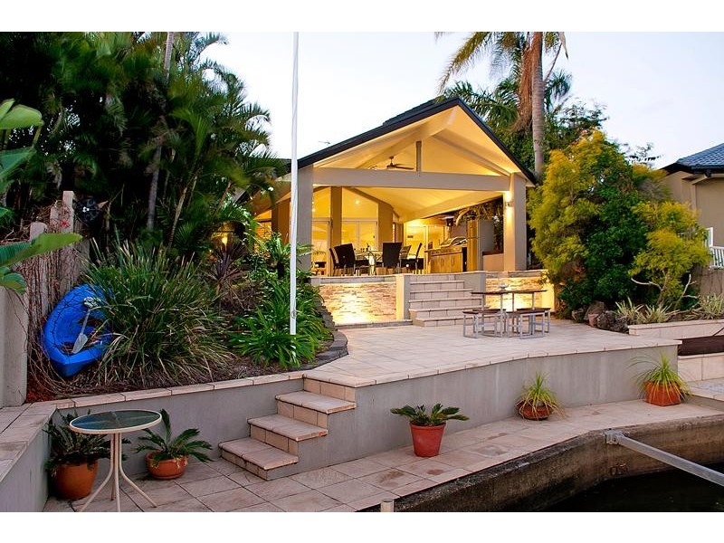 135 Pebble Beach Drive, Runaway Bay QLD 4216