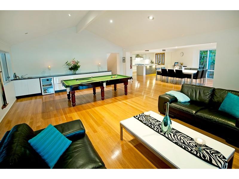 135 Pebble Beach Drive, Runaway Bay QLD 4216