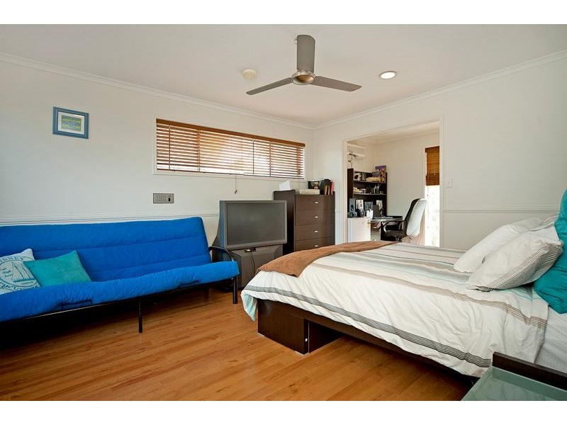 135 Pebble Beach Drive, Runaway Bay QLD 4216