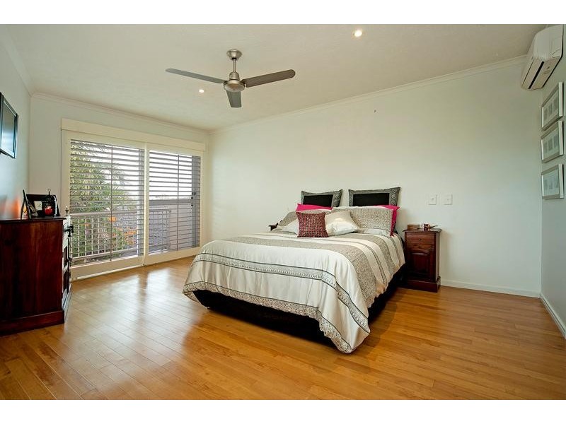 135 Pebble Beach Drive, Runaway Bay QLD 4216