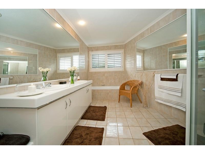 135 Pebble Beach Drive, Runaway Bay QLD 4216