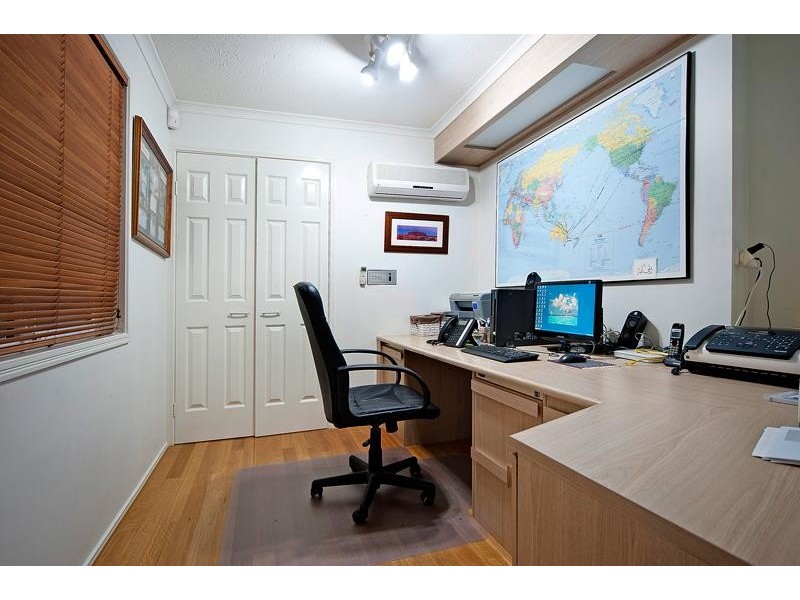 135 Pebble Beach Drive, Runaway Bay QLD 4216