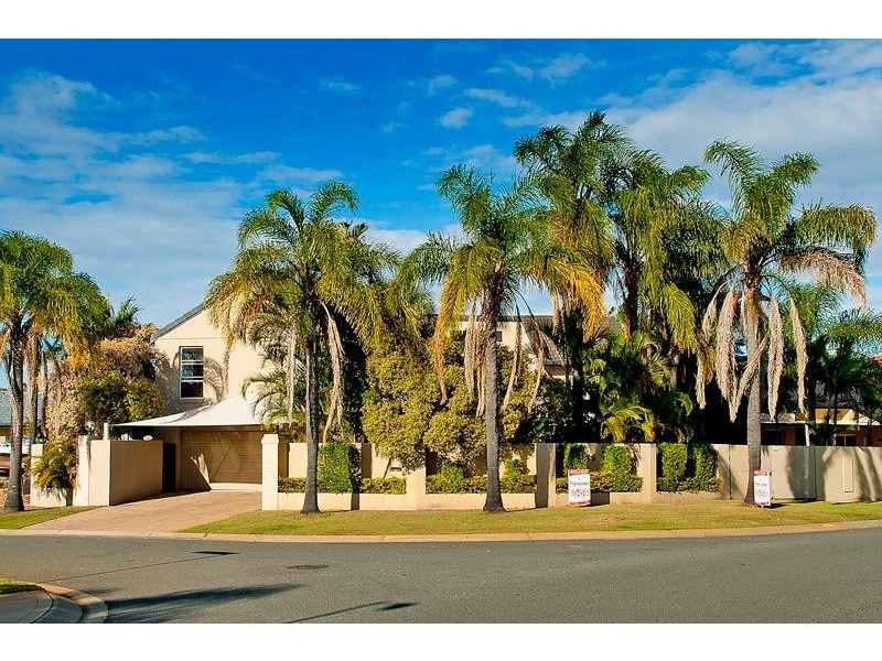 135 Pebble Beach Drive, Runaway Bay QLD 4216