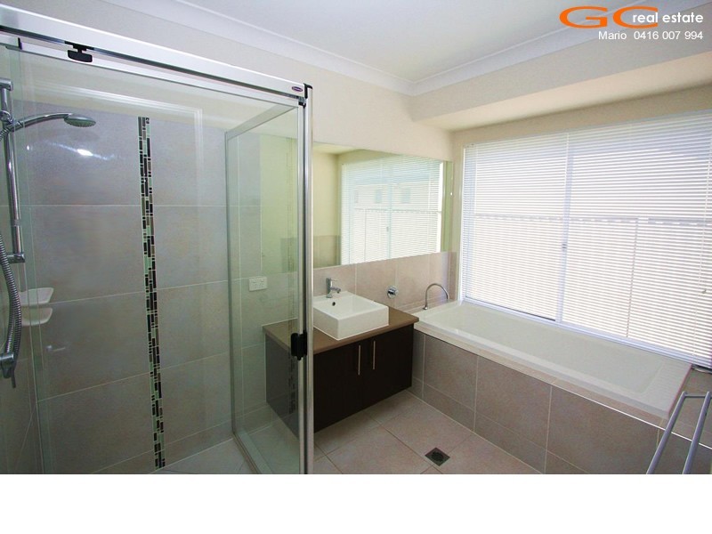 24 Iridium Drive, Hope Island QLD 4212