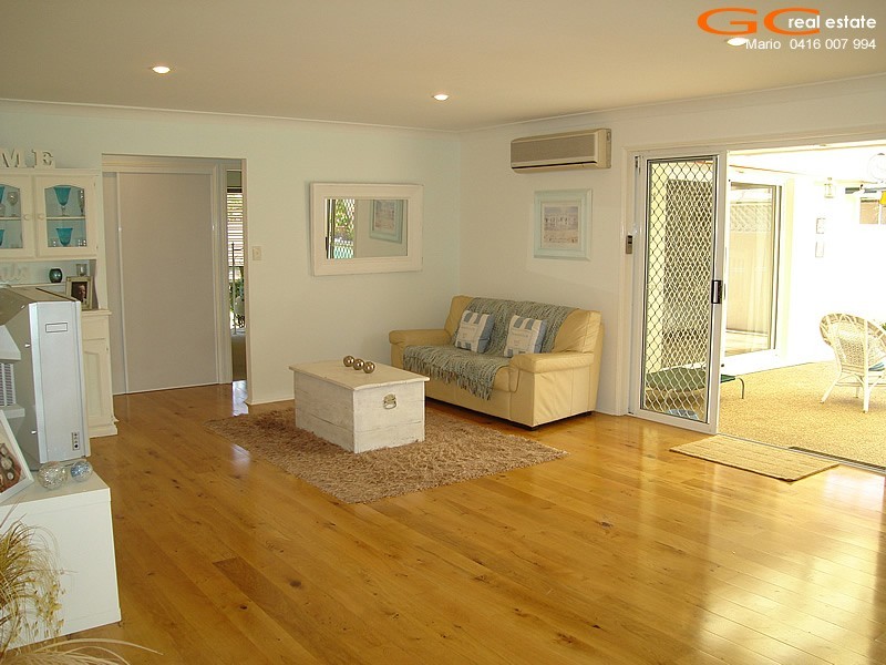 2 Folkstone Place, Runaway Bay QLD 4216