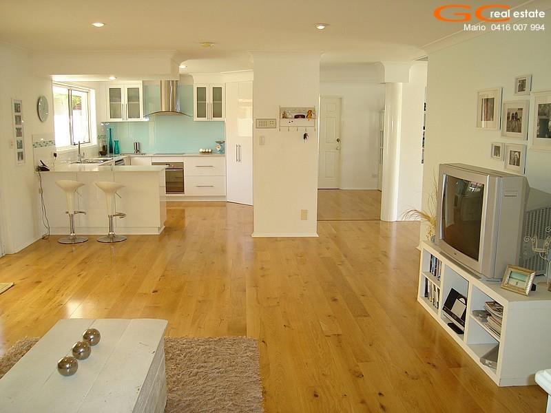 2 Folkstone Place, Runaway Bay QLD 4216