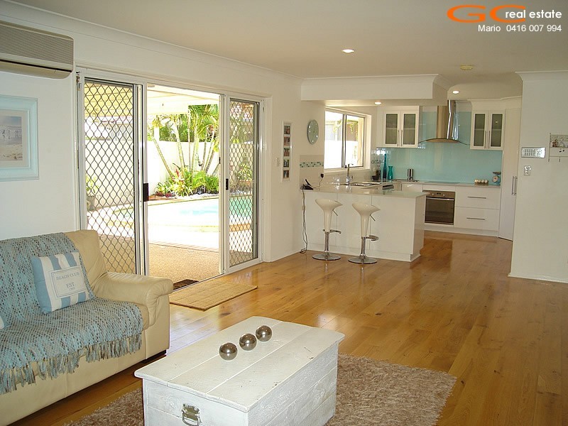 2 Folkstone Place, Runaway Bay QLD 4216