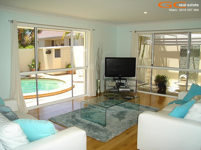 2 Folkstone Place, Runaway Bay QLD 4216