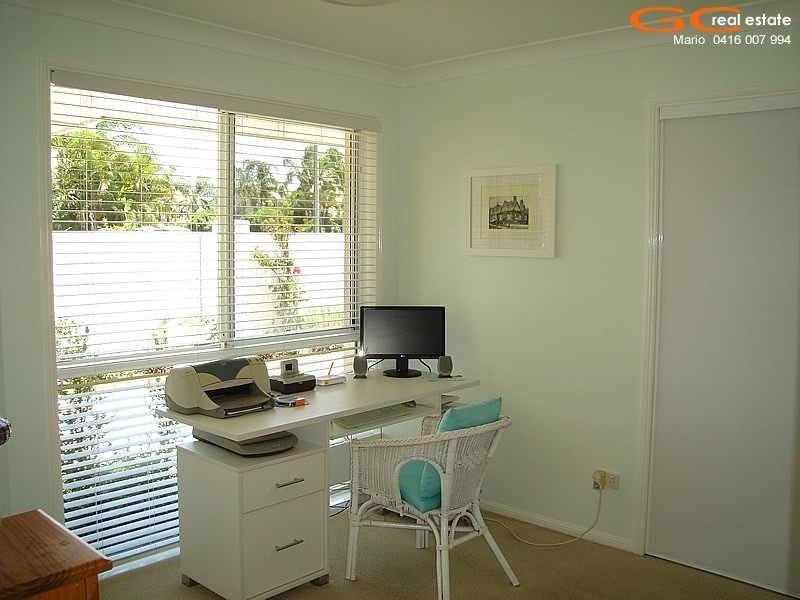 2 Folkstone Place, Runaway Bay QLD 4216