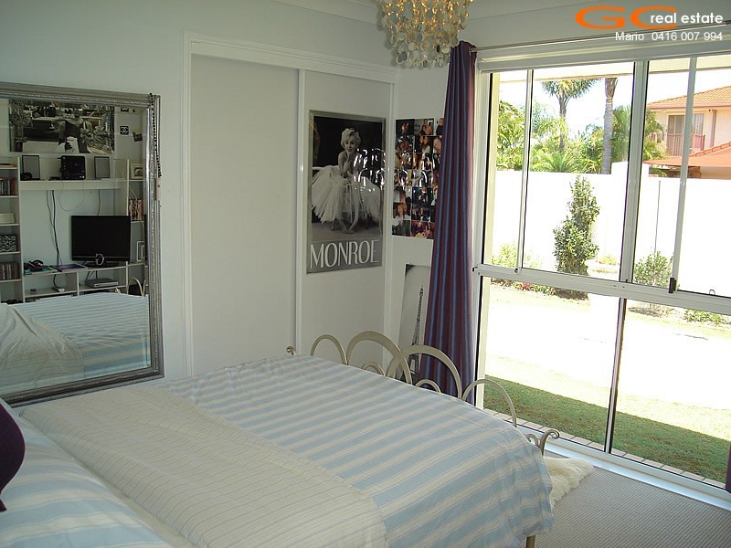 2 Folkstone Place, Runaway Bay QLD 4216