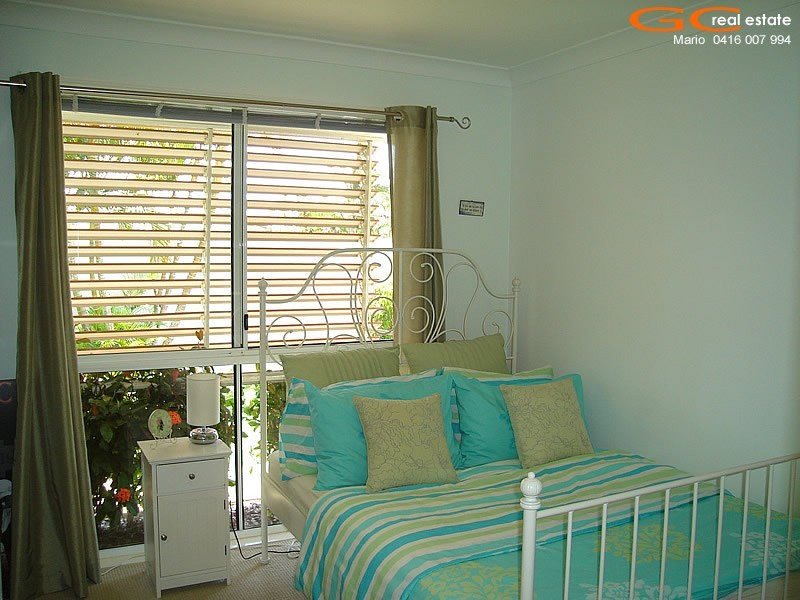 2 Folkstone Place, Runaway Bay QLD 4216