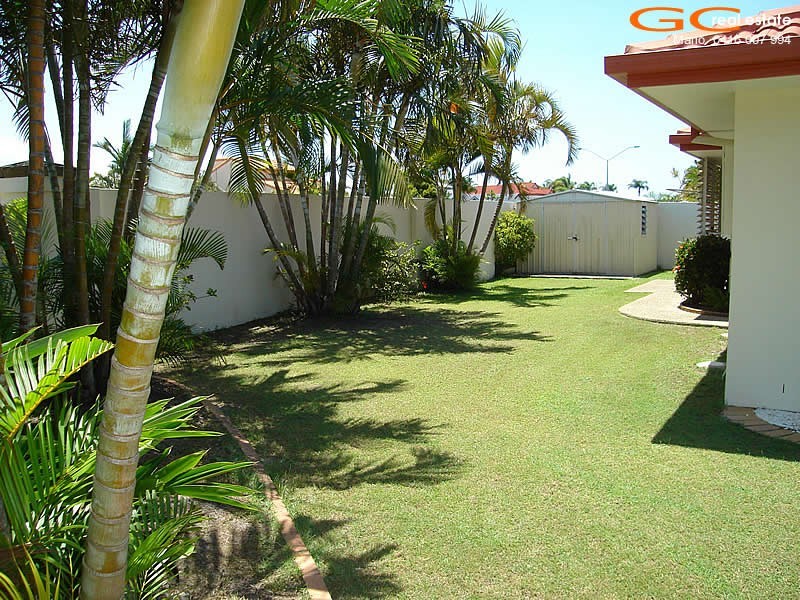 2 Folkstone Place, Runaway Bay QLD 4216