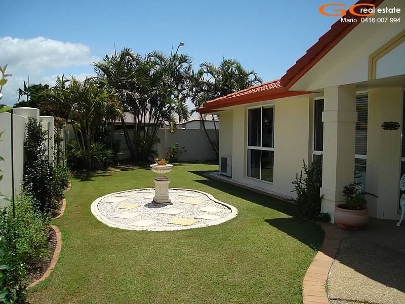 2 Folkstone Place, Runaway Bay QLD 4216