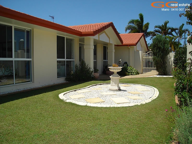 2 Folkstone Place, Runaway Bay QLD 4216