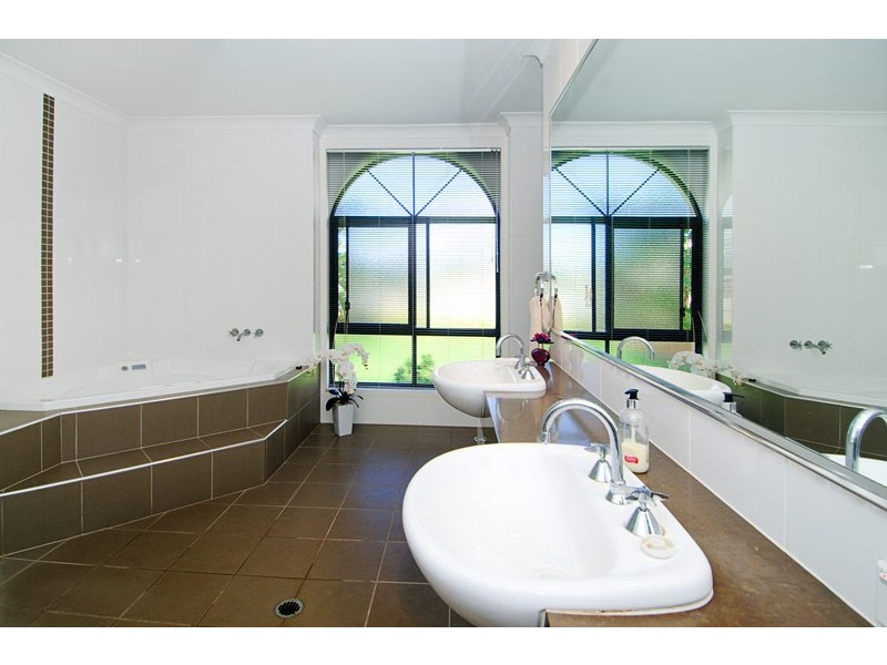 18 Costa Del Sol Avenue, Coombabah QLD 4216