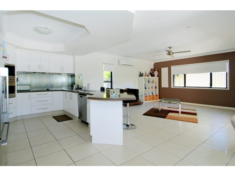 18 Costa Del Sol Avenue, Coombabah QLD 4216