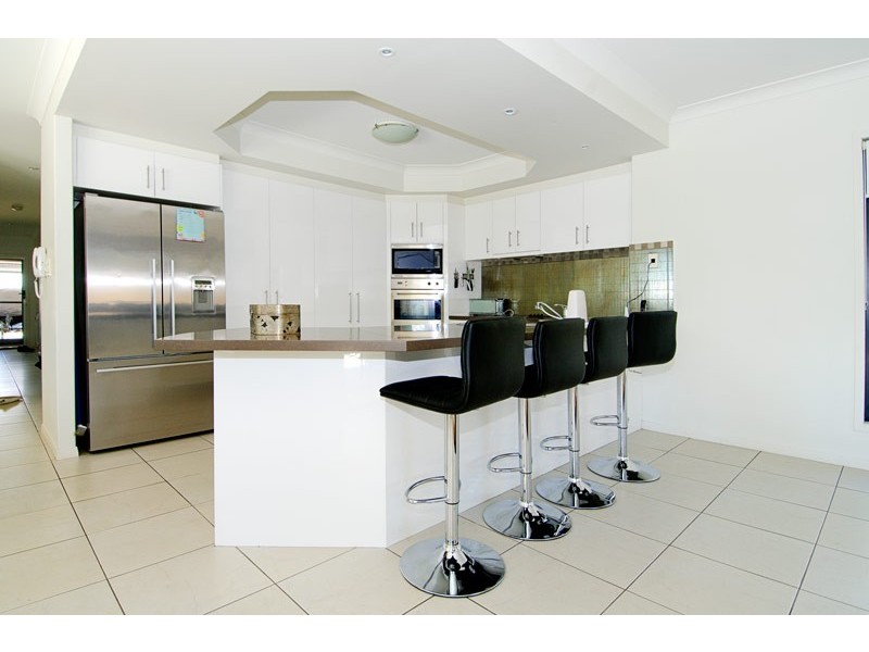 18 Costa Del Sol Avenue, Coombabah QLD 4216