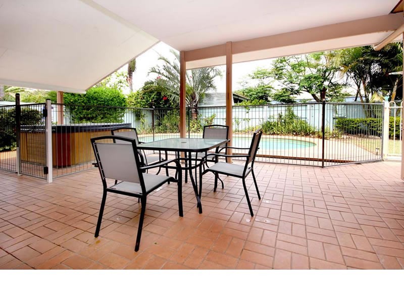 36 Simbai  Street, Runaway Bay QLD 4216