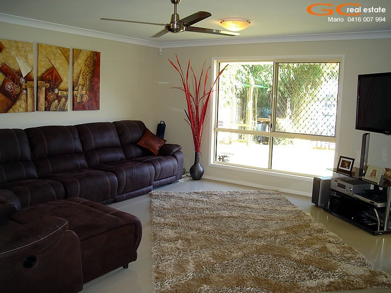 11 Oyster Cove Promenade, Helensvale QLD 4212