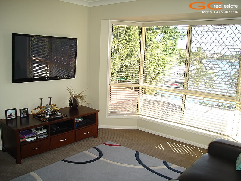 11 Oyster Cove Promenade, Helensvale QLD 4212