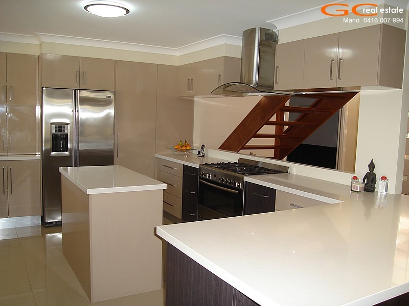 11 Oyster Cove Promenade, Helensvale QLD 4212