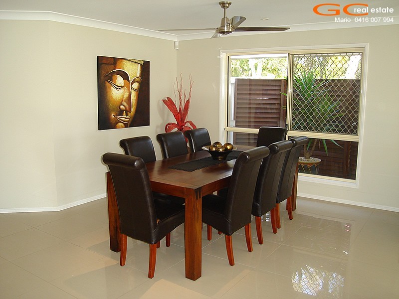 11 Oyster Cove Promenade, Helensvale QLD 4212