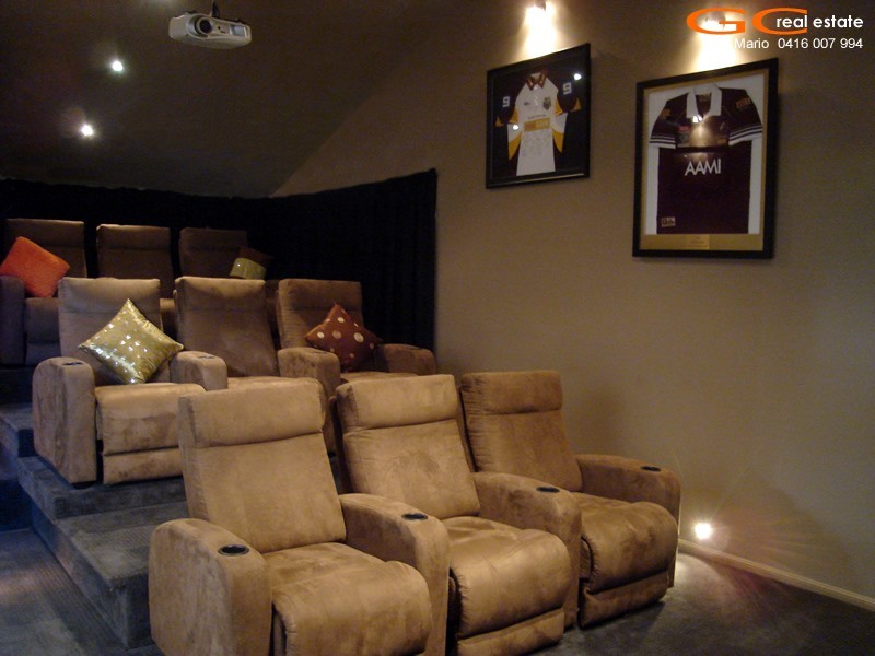 11 Oyster Cove Promenade, Helensvale QLD 4212