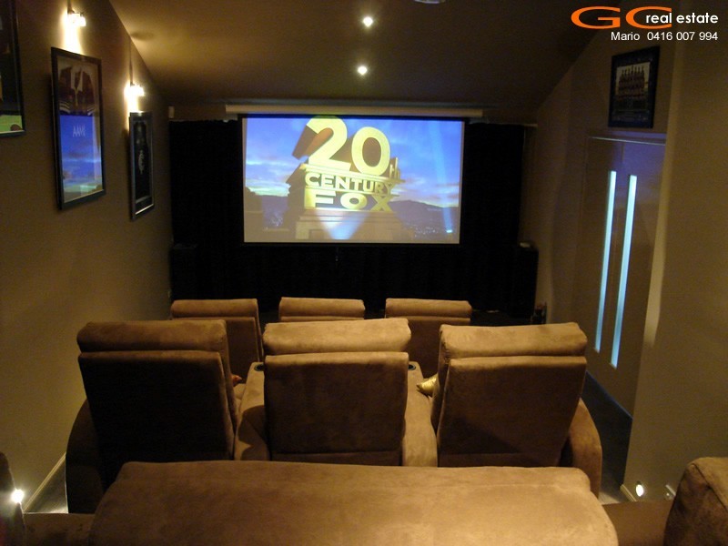 11 Oyster Cove Promenade, Helensvale QLD 4212