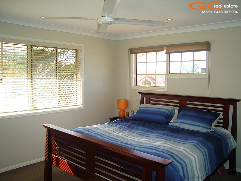 11 Oyster Cove Promenade, Helensvale QLD 4212