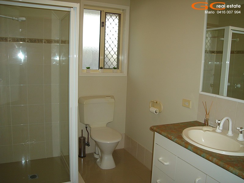 11 Oyster Cove Promenade, Helensvale QLD 4212