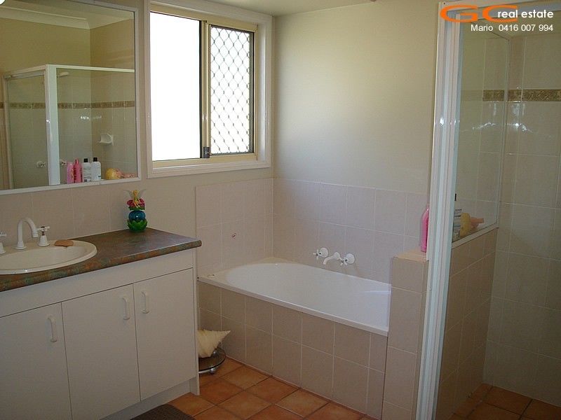 11 Oyster Cove Promenade, Helensvale QLD 4212