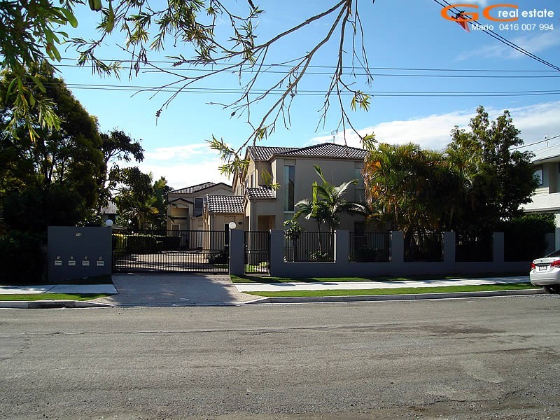 2/113 Pohlman Street, Southport QLD 4215