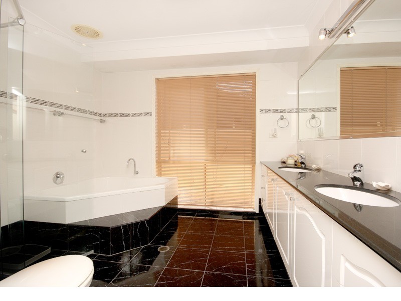 37 Cockleshell  Court, Runaway Bay QLD 4216