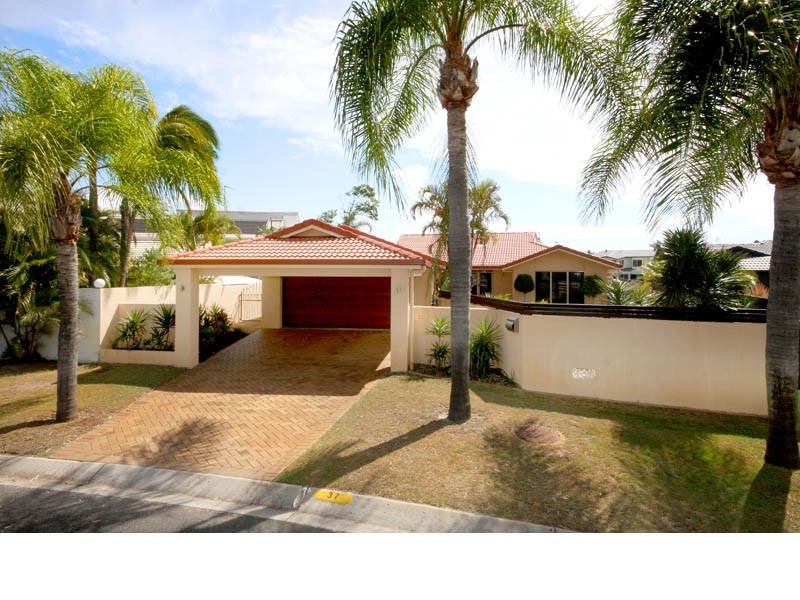37 Cockleshell  Court, Runaway Bay QLD 4216
