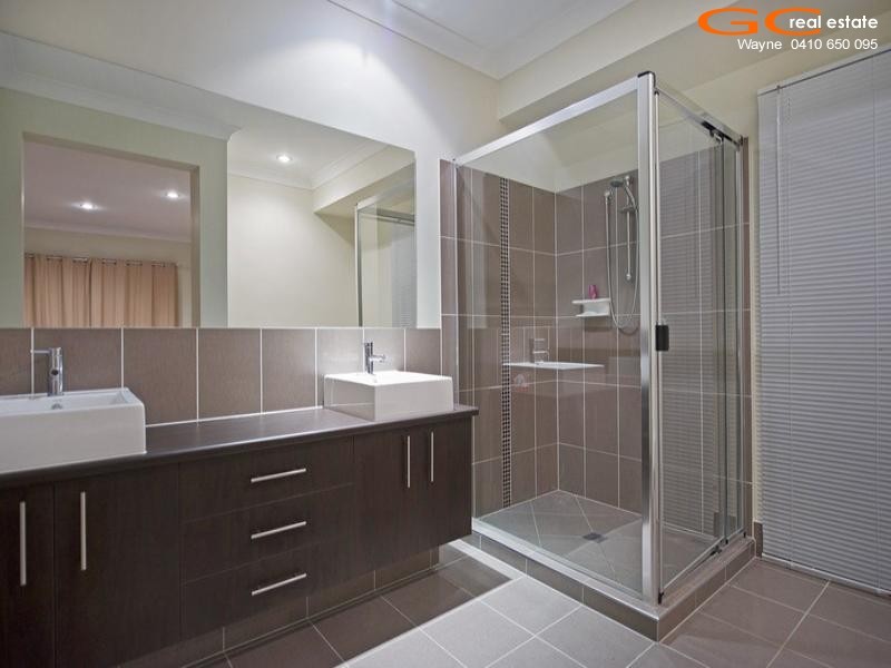 27 Rhodium Crescent, Hope Island QLD 4212