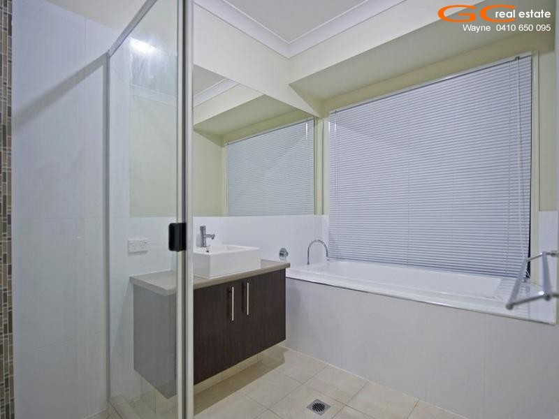 27 Rhodium Crescent, Hope Island QLD 4212