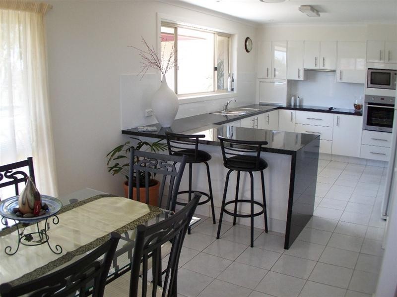 50 Lindsay Parade, Paradise Point QLD 4216