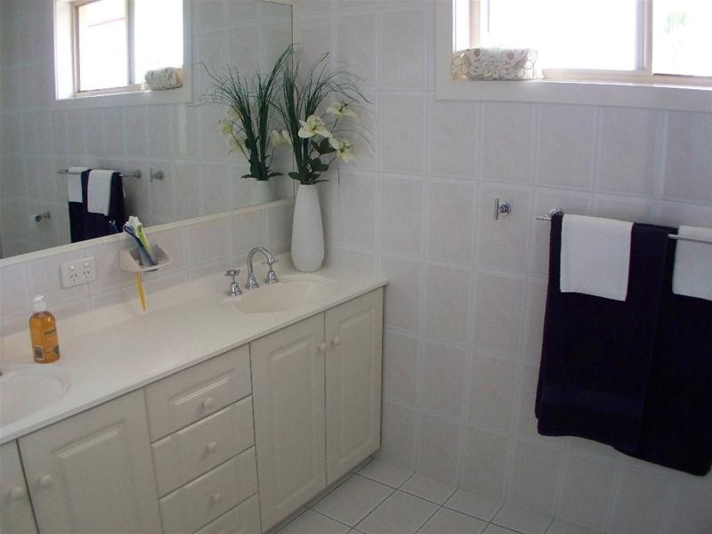 50 Lindsay Parade, Paradise Point QLD 4216