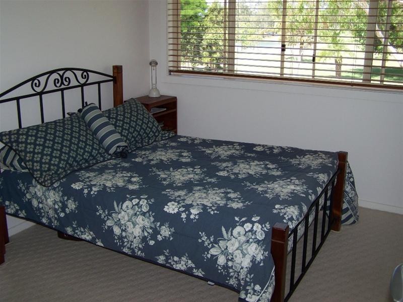 50 Lindsay Parade, Paradise Point QLD 4216