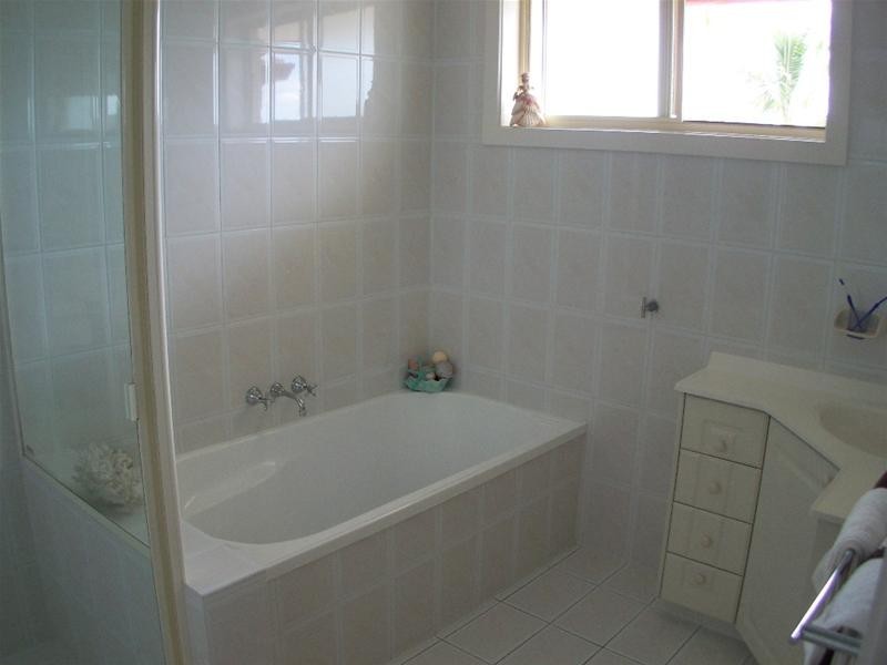 50 Lindsay Parade, Paradise Point QLD 4216