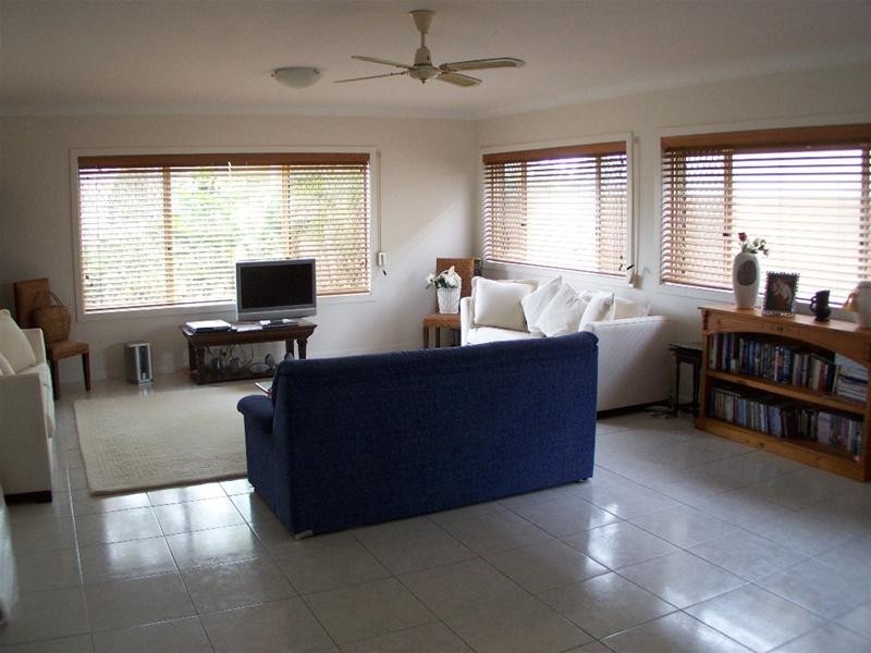 50 Lindsay Parade, Paradise Point QLD 4216