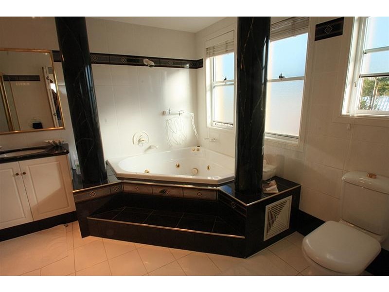 23 Sundance Way, Runaway Bay QLD 4216