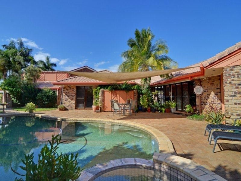 16 Dirk Hartog  Place, Hollywell QLD 4216