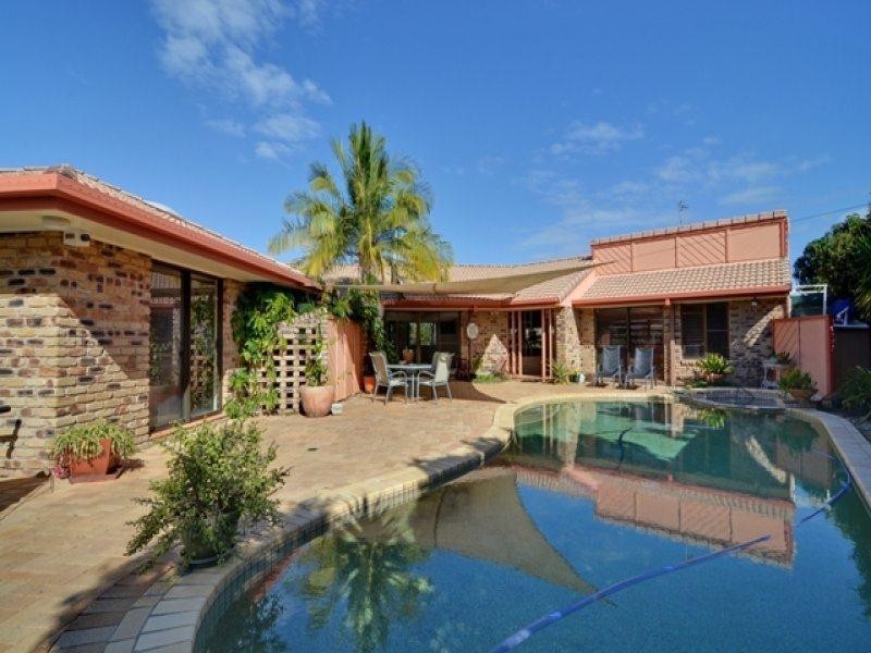 16 Dirk Hartog  Place, Hollywell QLD 4216