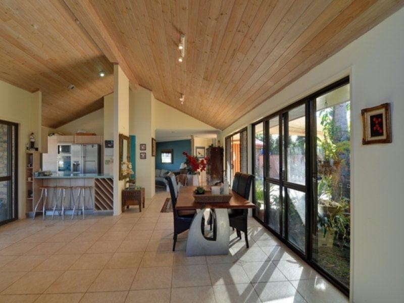 16 Dirk Hartog  Place, Hollywell QLD 4216