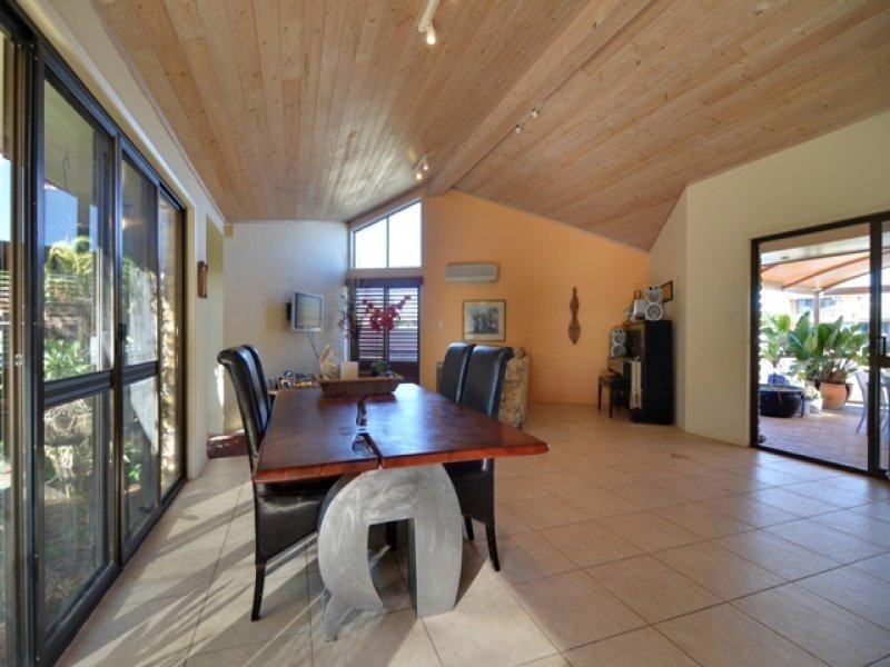 16 Dirk Hartog  Place, Hollywell QLD 4216