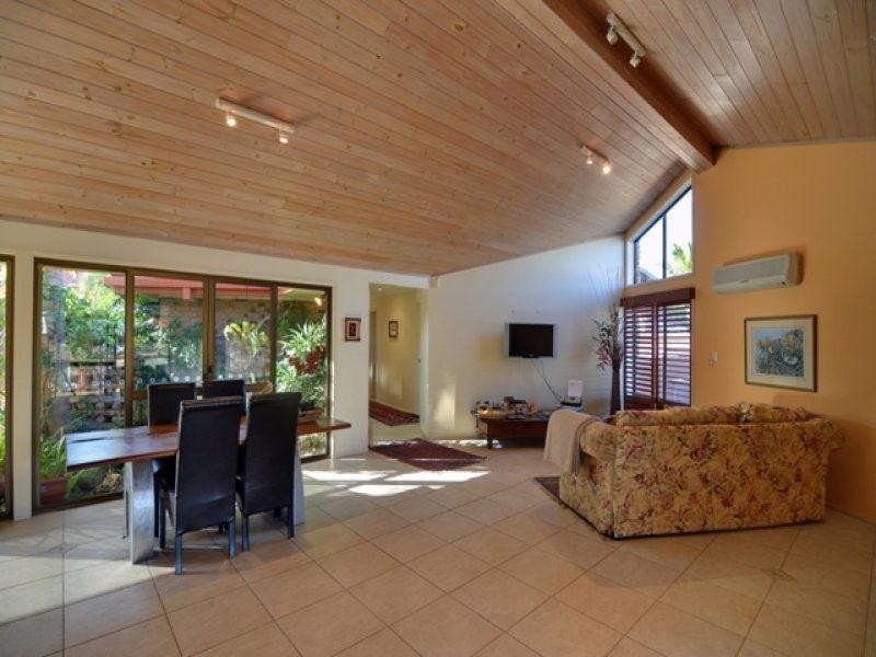 16 Dirk Hartog  Place, Hollywell QLD 4216