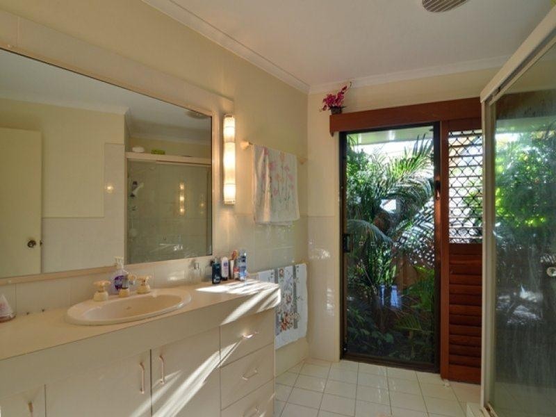 16 Dirk Hartog  Place, Hollywell QLD 4216